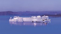 review taj lake palace hotel in udaipur, india